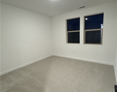315 Honeysuckle Way - Photo Thumbnail 8