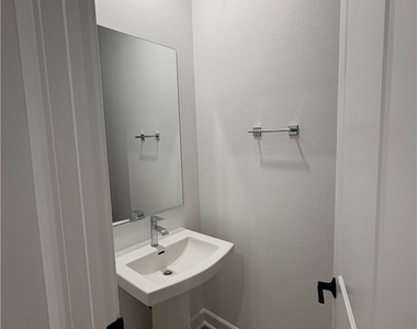 315 Honeysuckle Way - Photo Thumbnail 7