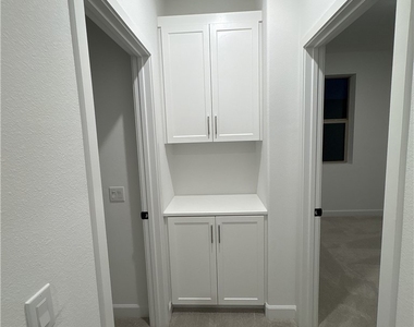 315 Honeysuckle Way - Photo Thumbnail 13