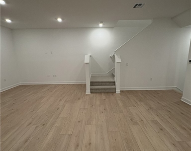 315 Honeysuckle Way - Photo Thumbnail 5