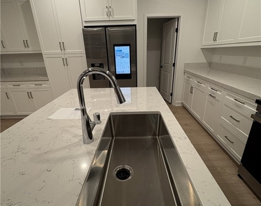 315 Honeysuckle Way - Photo Thumbnail 4