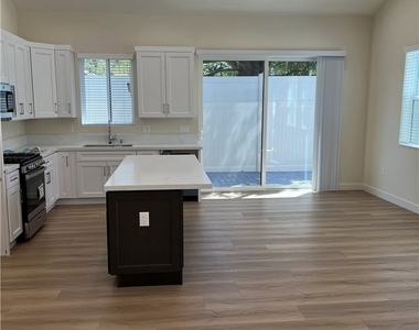 12243 Califa Street - Photo Thumbnail 5
