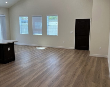 12243 Califa Street - Photo Thumbnail 18