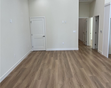 12243 Califa Street - Photo Thumbnail 4