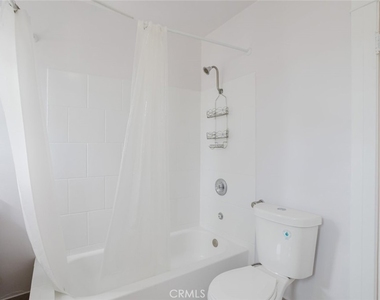 1634 N Alexandria Avenue - Photo Thumbnail 17