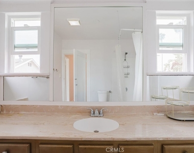 1634 N Alexandria Avenue - Photo Thumbnail 16