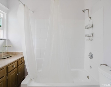 1634 N Alexandria Avenue - Photo Thumbnail 18