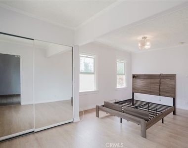 1634 N Alexandria Avenue - Photo Thumbnail 15