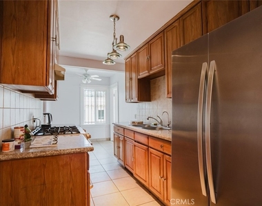 1634 N Alexandria Avenue - Photo Thumbnail 10