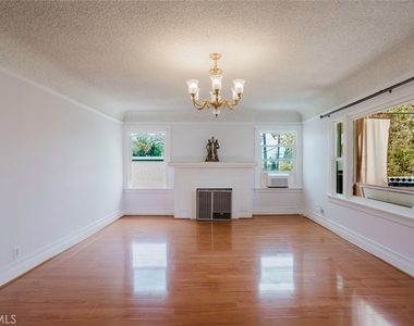 1634 N Alexandria Avenue - Photo Thumbnail 6