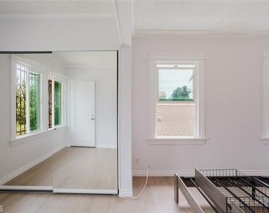 1634 N Alexandria Avenue - Photo Thumbnail 14