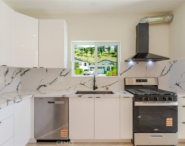 10787 Las Lunitas Avenue - Photo Thumbnail 6