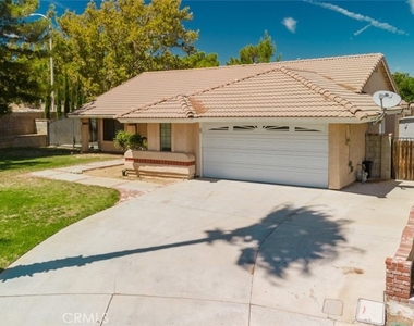 4831 Cocina Lane - Photo Thumbnail 4