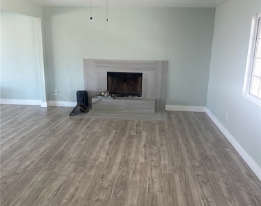 5661 E Avenue T - Photo Thumbnail 7