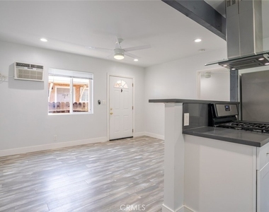 3106 W Victory - Photo Thumbnail 5