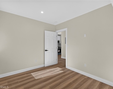 8953 Woodley Ave - Photo Thumbnail 20