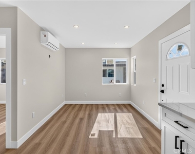 8953 Woodley Ave - Photo Thumbnail 12