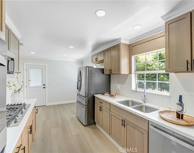 23931 Bessemer Street - Photo Thumbnail 3