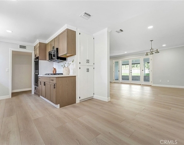 23931 Bessemer Street - Photo Thumbnail 5
