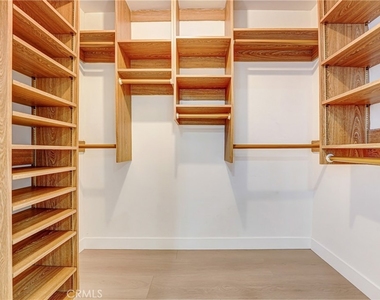23931 Bessemer Street - Photo Thumbnail 14