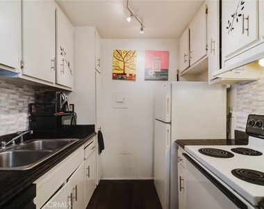 18307 Burbank Boulevard - Photo Thumbnail 7