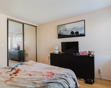 18307 Burbank Boulevard - Photo Thumbnail 12