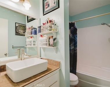 18307 Burbank Boulevard - Photo Thumbnail 13