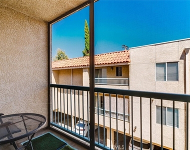 18307 Burbank Boulevard - Photo Thumbnail 5