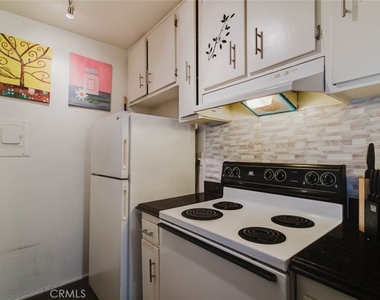 18307 Burbank Boulevard - Photo Thumbnail 9