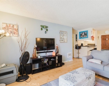 18307 Burbank Boulevard - Photo Thumbnail 3