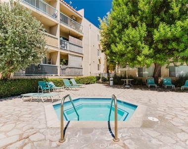 18307 Burbank Boulevard - Photo Thumbnail 16