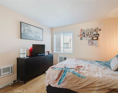 18307 Burbank Boulevard - Photo Thumbnail 10