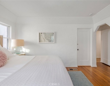 2654 The Strand - Photo Thumbnail 51