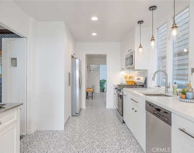 2654 The Strand - Photo Thumbnail 53