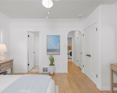 2654 The Strand - Photo Thumbnail 36