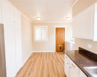 410 E Eagle Street - Photo Thumbnail 4