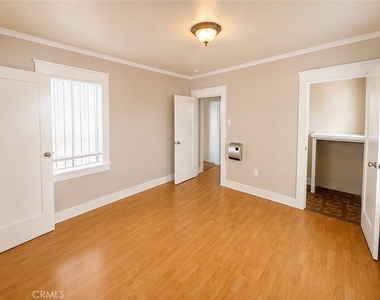 410 E Eagle Street - Photo Thumbnail 12