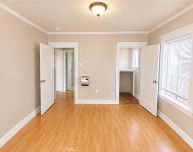 410 E Eagle Street - Photo Thumbnail 11