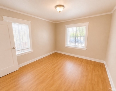 410 E Eagle Street - Photo Thumbnail 9