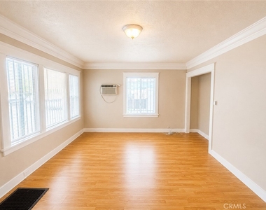 410 E Eagle Street - Photo Thumbnail 2