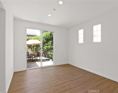 109 Waterman - Photo Thumbnail 4
