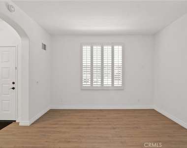 109 Waterman - Photo Thumbnail 8