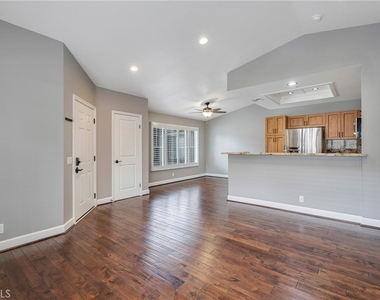 3435 Salisbury Circle - Photo Thumbnail 7