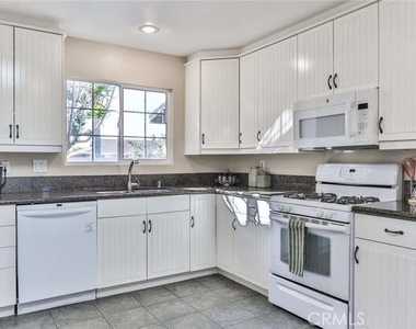 15432 Salisbury Lane - Photo Thumbnail 3