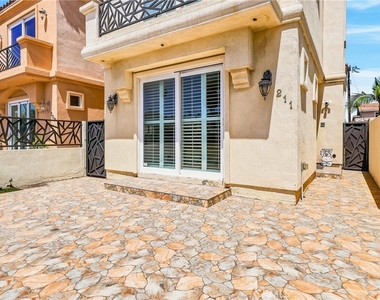 211 Chicago Ave - Photo Thumbnail 2