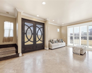 211 Chicago Ave - Photo Thumbnail 5