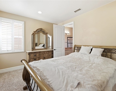 211 Chicago Ave - Photo Thumbnail 18