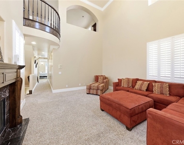 211 Chicago Ave - Photo Thumbnail 14