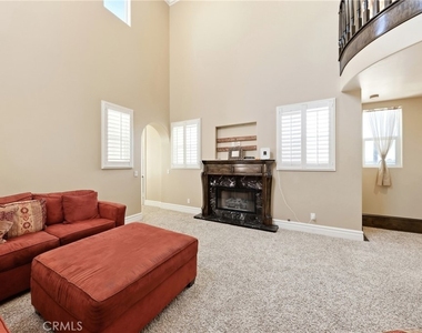211 Chicago Ave - Photo Thumbnail 13
