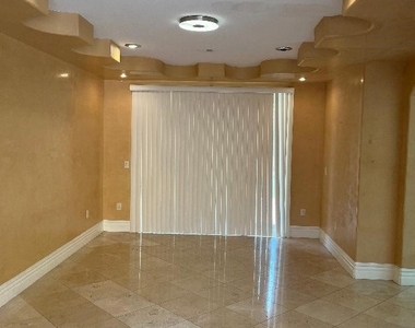 7880 E Autry Drive - Photo Thumbnail 12